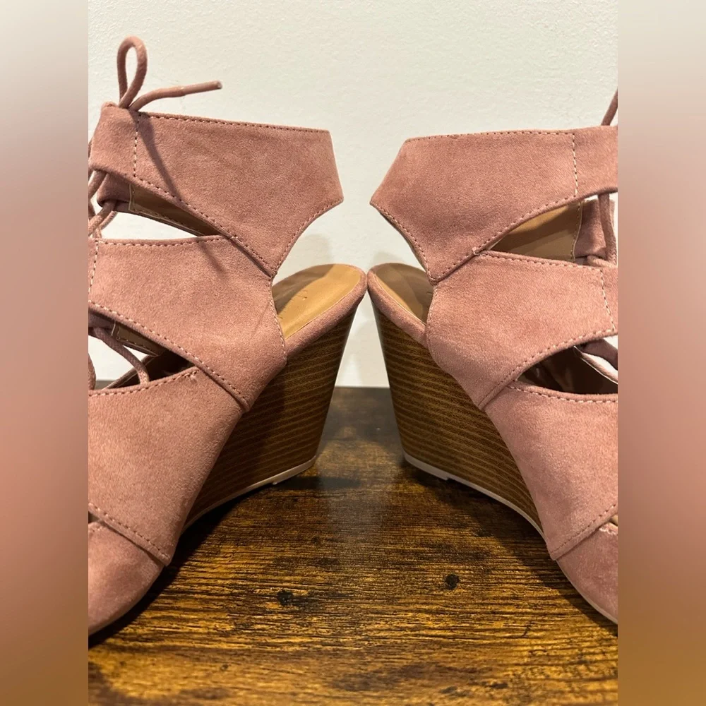 Charlotte Russe Mauve Lace Up Wedge Heel Sandals NWOT Size 7